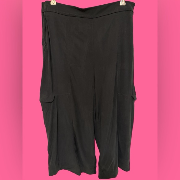 Lululemon Athletica Black Cupro Capris Cargo Pants - Picture 2 of 13